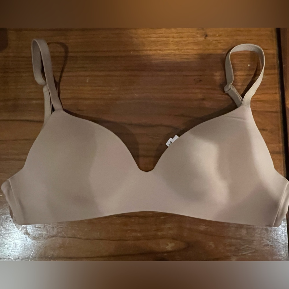 NWOT Victoria’s Secret The T-Shirt Lightly-Lined Wireless Bra 34D